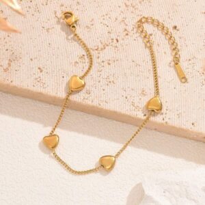 Bransoletka z serduszkami w kolorze złotym - regulowana długość