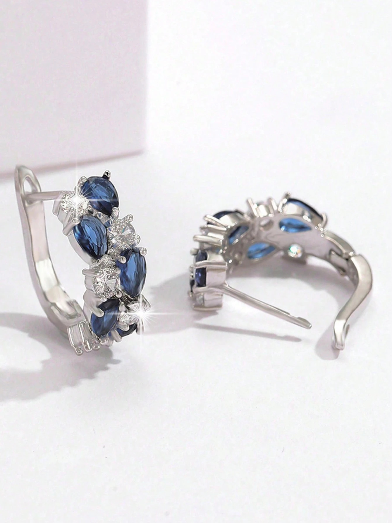 Kolczyki koła ze stali srebrne z niebieskimi cyrkoniami damskie (1)