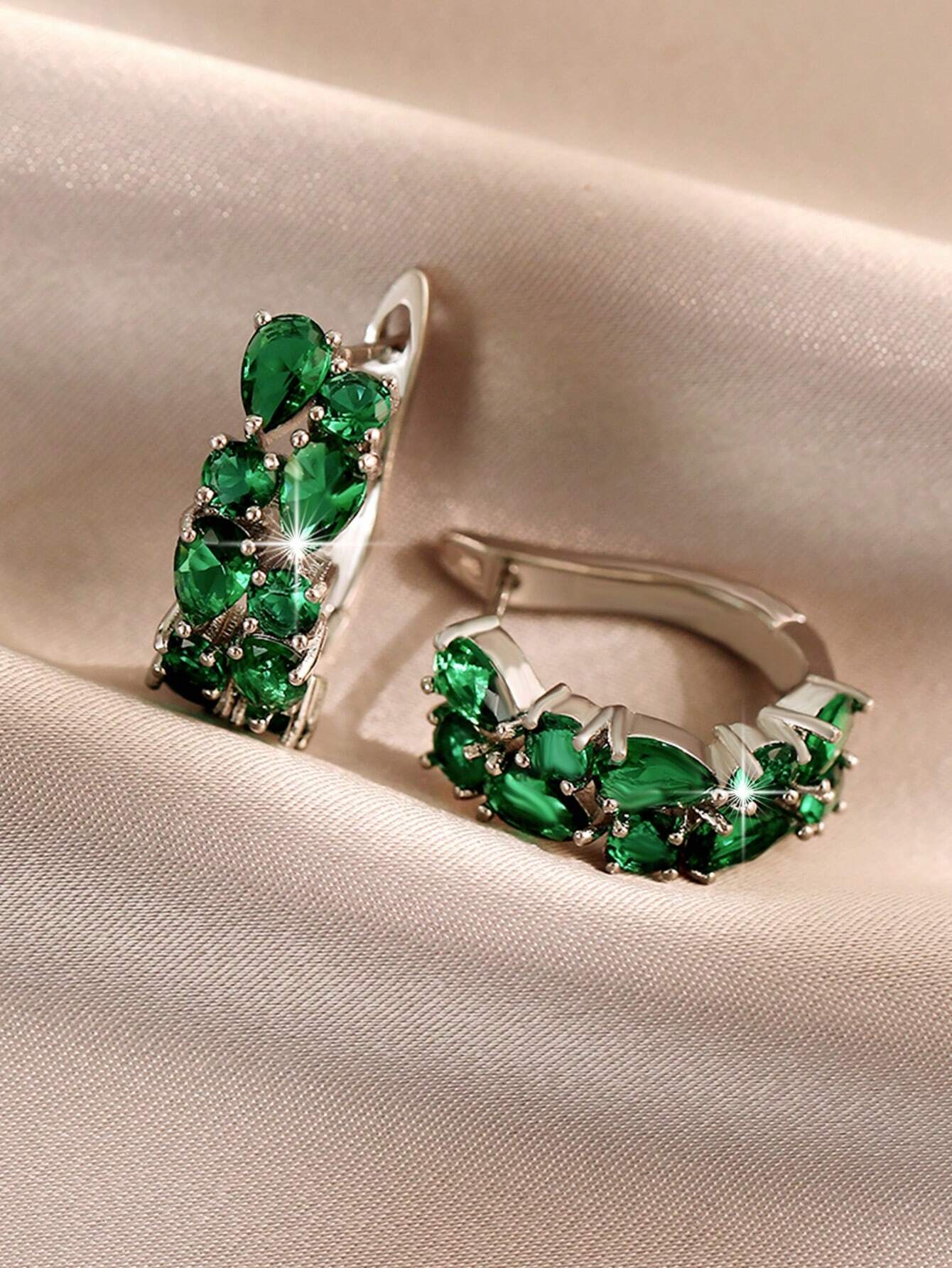 Kolczyki koła ze stali srebrne z zielonymi cyrkoniami (2)