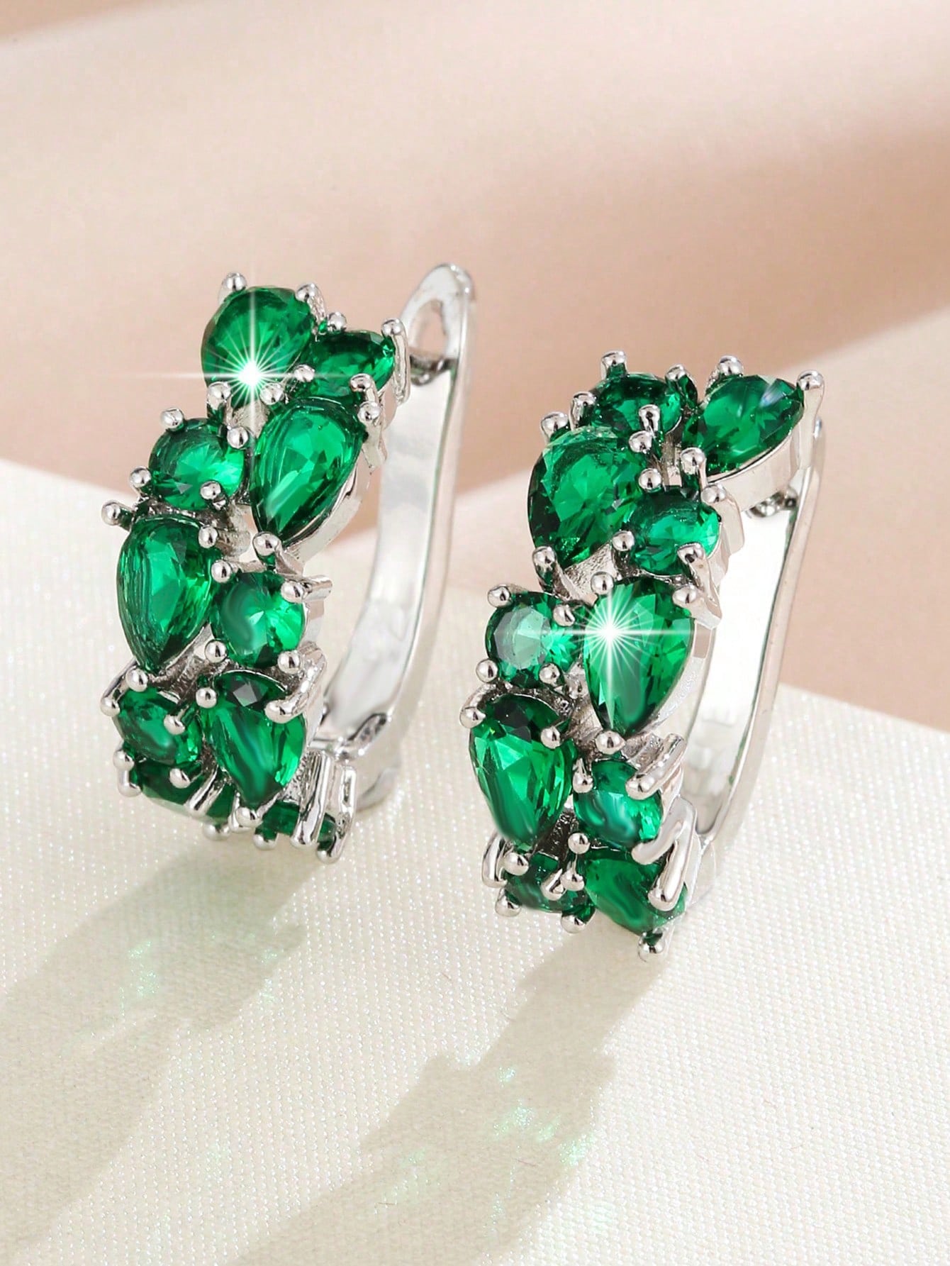 Kolczyki koła ze stali srebrne z zielonymi cyrkoniami (3)