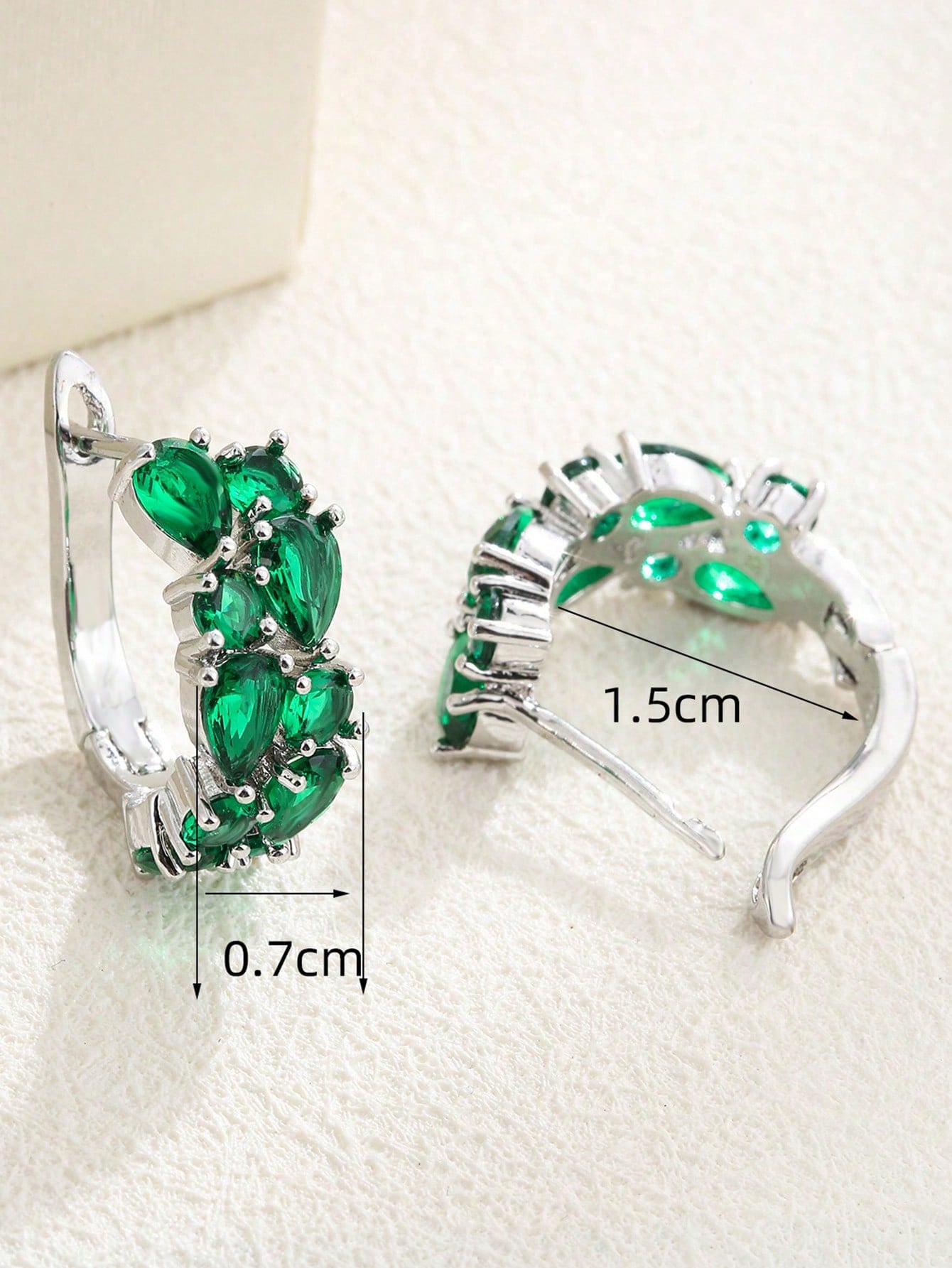 Kolczyki koła ze stali srebrne z zielonymi cyrkoniami (5)