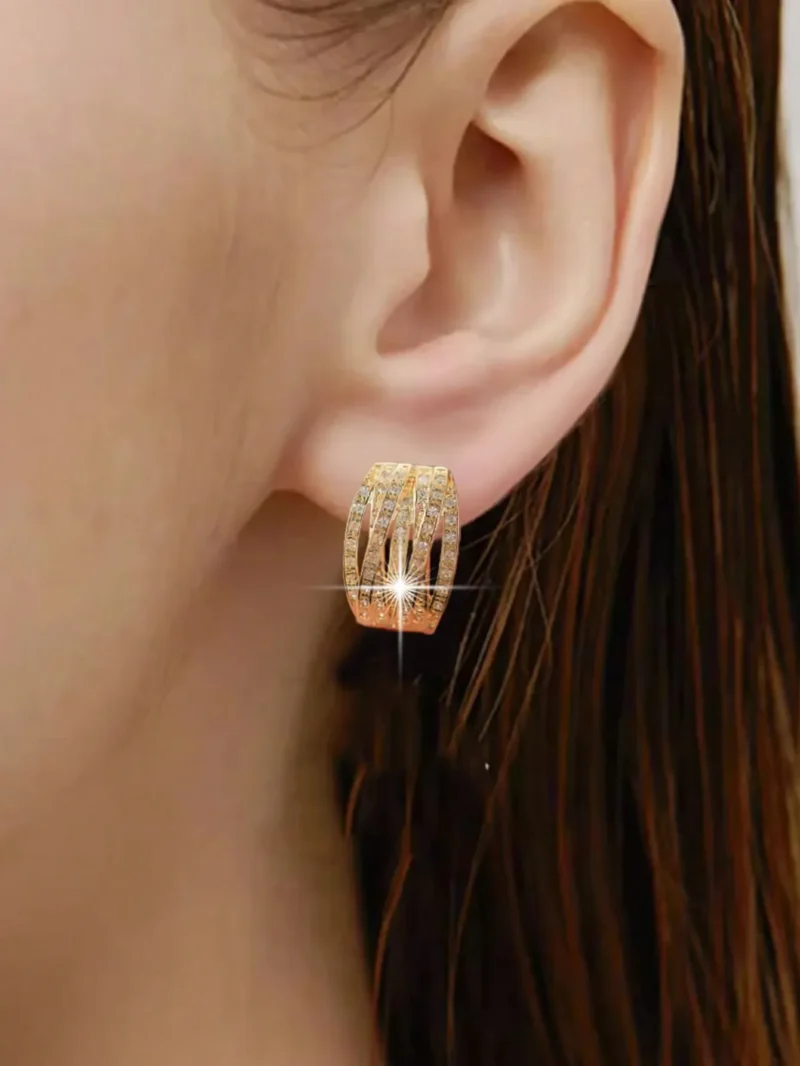 Kolczyki okrągłe ze stali z cyrkoniami złote eleganckie (1) Kolczyki okragle ze stali z cyrkoniami zlote eleganckie 1