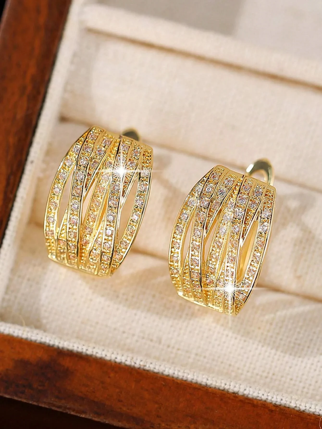 Kolczyki okrągłe ze stali z cyrkoniami złote eleganckie (4)