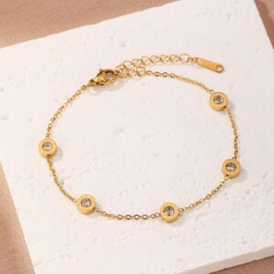 Regulowana bransoletka z cyrkoniami w kolorze złotym